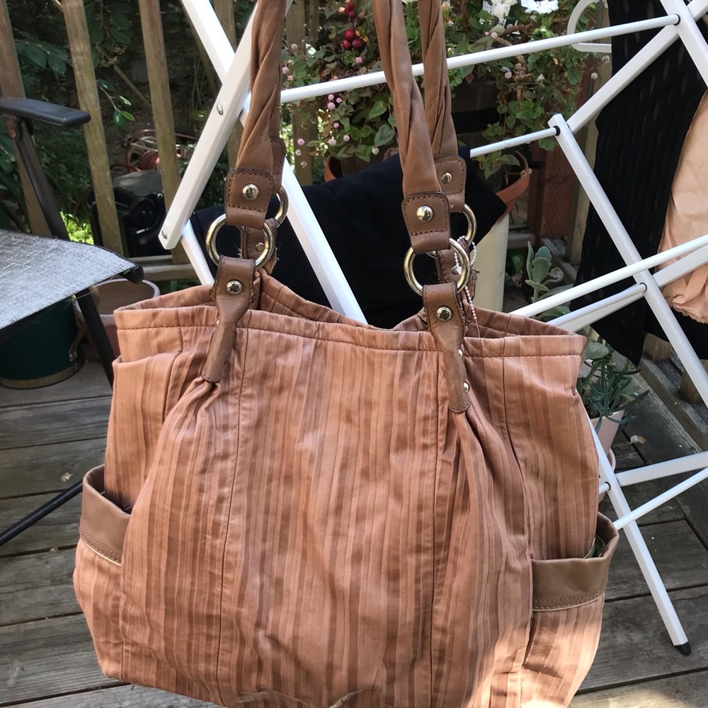 B Makowsky slouchy leather lightweight  purse Lg